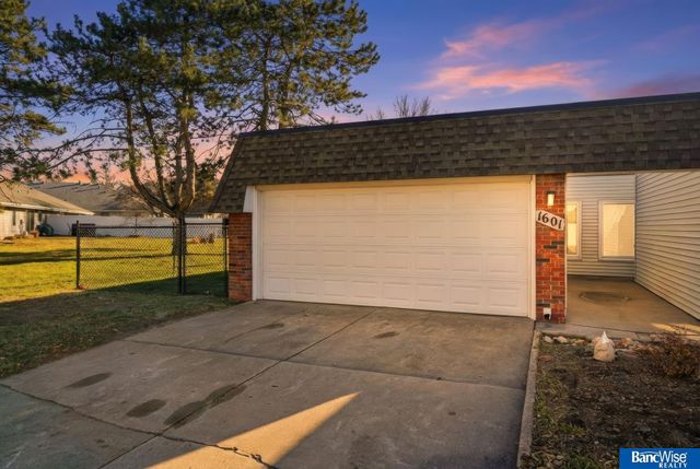 1601 Granada Lane, Lincoln, NE 68528