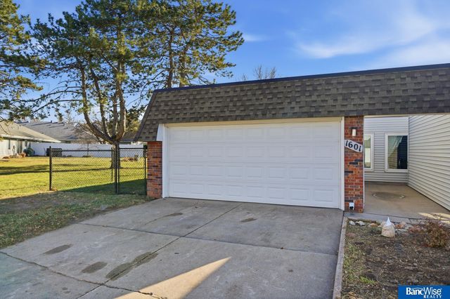 1601 Granada Lane, Lincoln, NE 68528