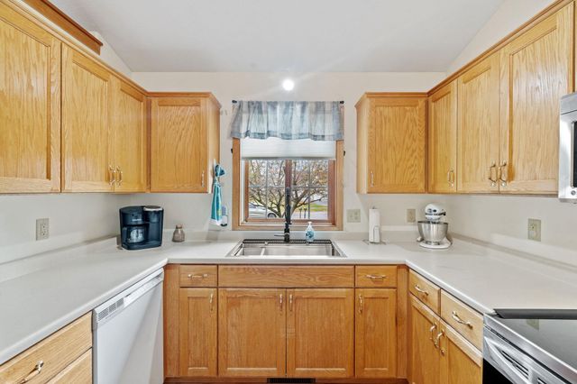 918 Shady Ridge Lane, Braham, MN 55006