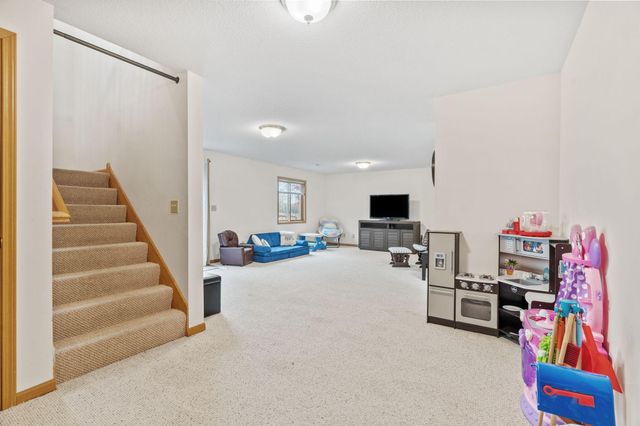 918 Shady Ridge Lane, Braham, MN 55006