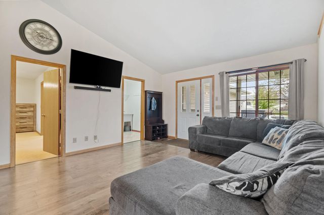 918 Shady Ridge Lane, Braham, MN 55006