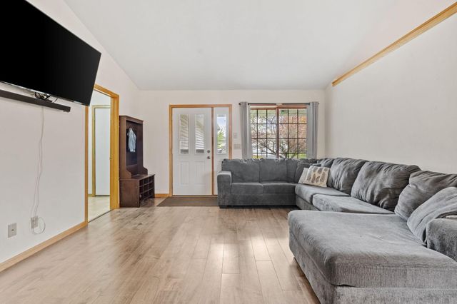 918 Shady Ridge Lane, Braham, MN 55006