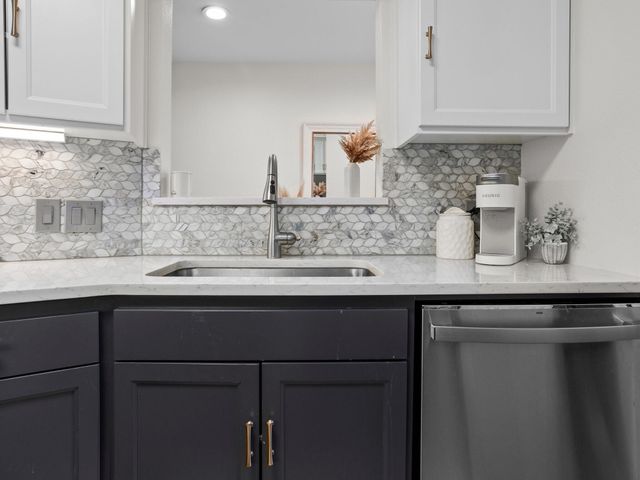 2633 McCart Avenue, Fort Worth, TX 76110