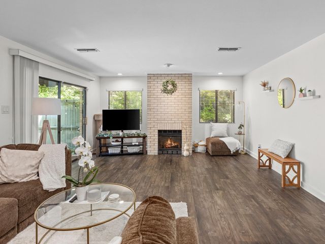 2633 McCart Avenue, Fort Worth, TX 76110