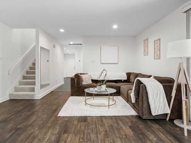 2633 McCart Avenue, Fort Worth, TX 76110