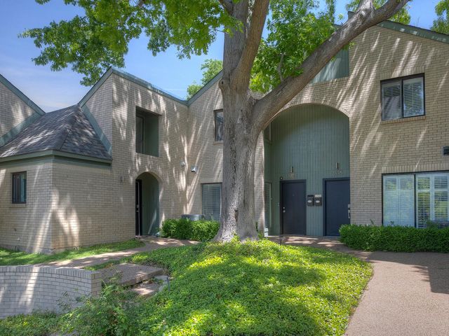 2633 McCart Avenue, Fort Worth, TX 76110