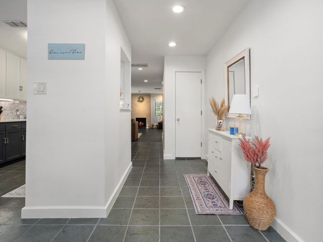 2633 McCart Avenue, Fort Worth, TX 76110