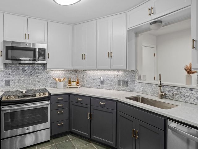 2633 McCart Avenue, Fort Worth, TX 76110