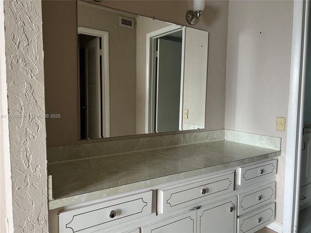 4000 NE 170th Street 604, North Miami Beach, FL 33160