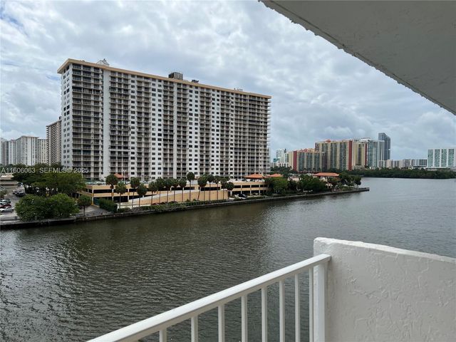 4000 NE 170th Street 604, North Miami Beach, FL 33160