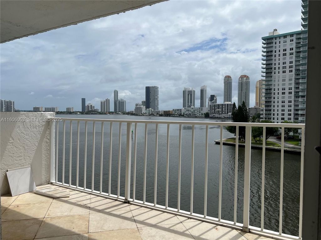 4000 NE 170th Street 604, North Miami Beach, FL 33160