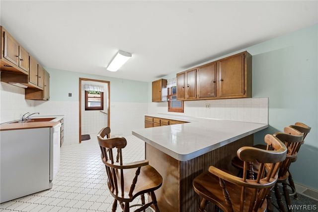 16 Woodcrest Court, Cheektowaga, NY 14225