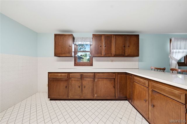 16 Woodcrest Court, Cheektowaga, NY 14225