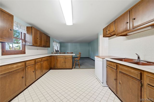 16 Woodcrest Court, Cheektowaga, NY 14225
