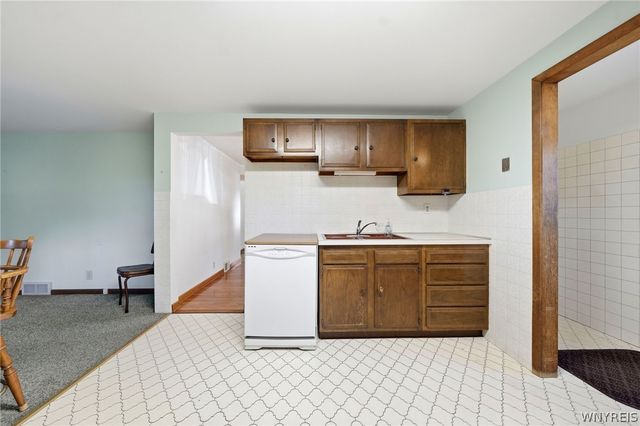 16 Woodcrest Court, Cheektowaga, NY 14225