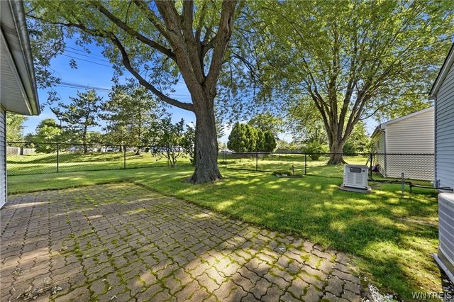 16 Woodcrest Court, Cheektowaga, NY 14225