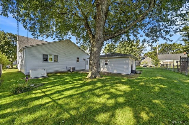 16 Woodcrest Court, Cheektowaga, NY 14225