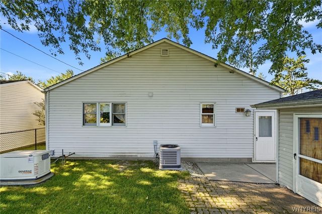 16 Woodcrest Court, Cheektowaga, NY 14225