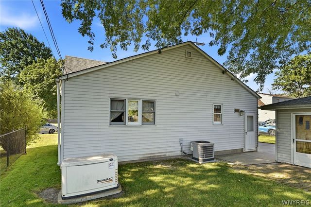 16 Woodcrest Court, Cheektowaga, NY 14225
