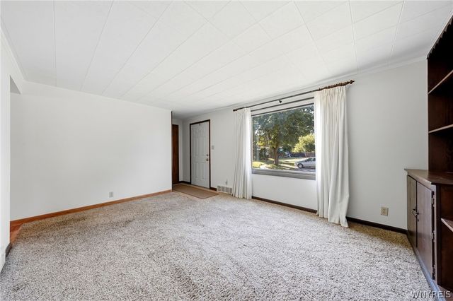16 Woodcrest Court, Cheektowaga, NY 14225