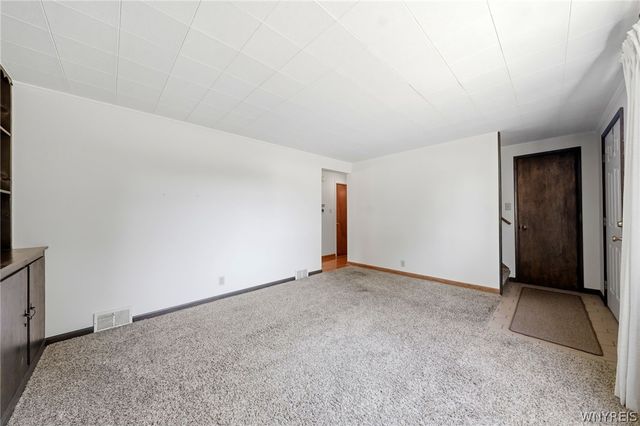 16 Woodcrest Court, Cheektowaga, NY 14225