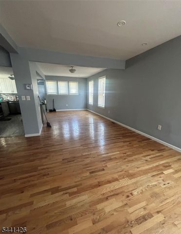 27 Richelieu Ter, Newark City, NJ 07106