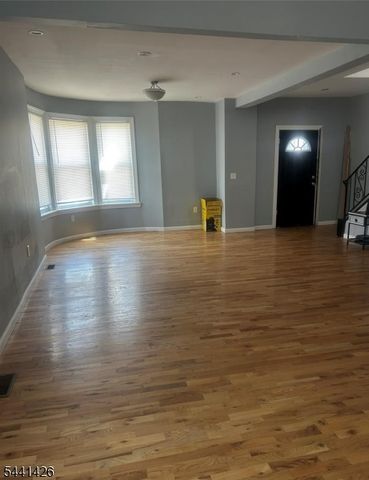 27 Richelieu Ter, Newark City, NJ 07106