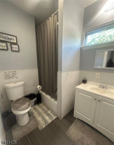 27 Richelieu Ter, Newark City, NJ 07106