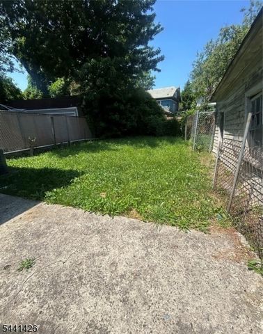 27 Richelieu Ter, Newark City, NJ 07106