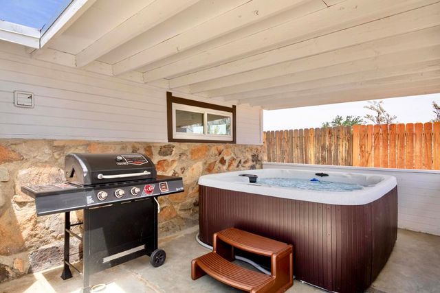 6451 Mountain View Street, Joshua Tree, CA 92252