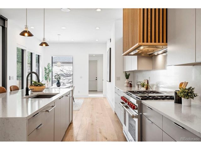 959 S Vine St, Denver, CO 80209