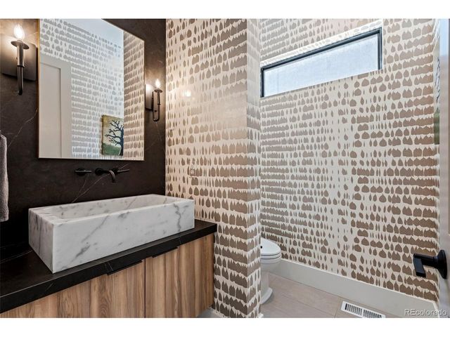 959 S Vine St, Denver, CO 80209