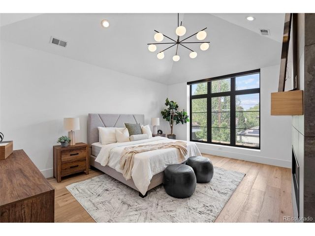 959 S Vine St, Denver, CO 80209