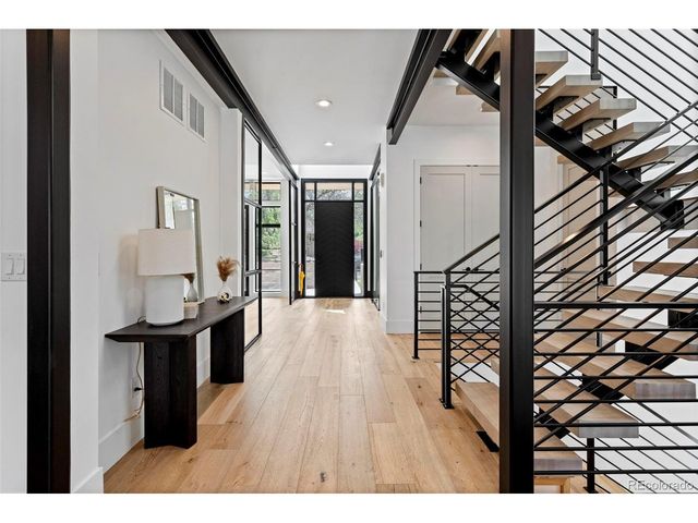 959 S Vine St, Denver, CO 80209