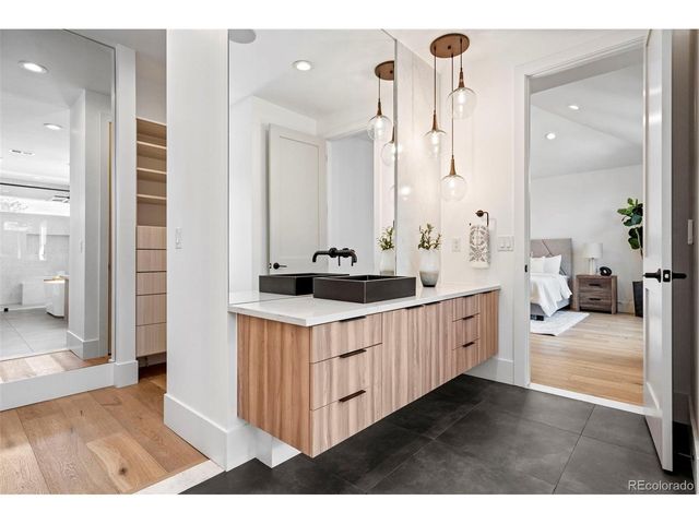 959 S Vine St, Denver, CO 80209
