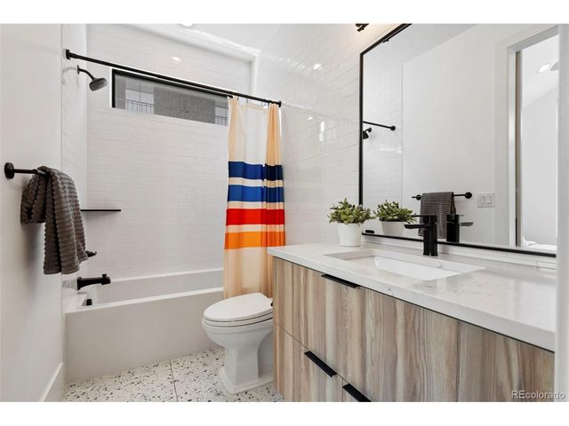 959 S Vine St, Denver, CO 80209