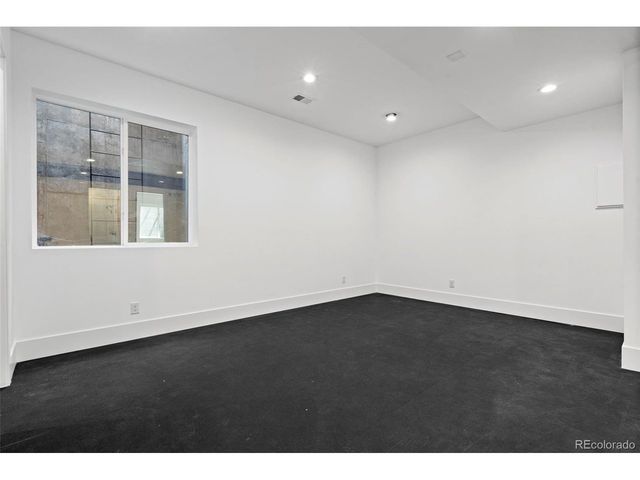 959 S Vine St, Denver, CO 80209