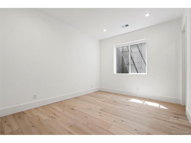 959 S Vine St, Denver, CO 80209