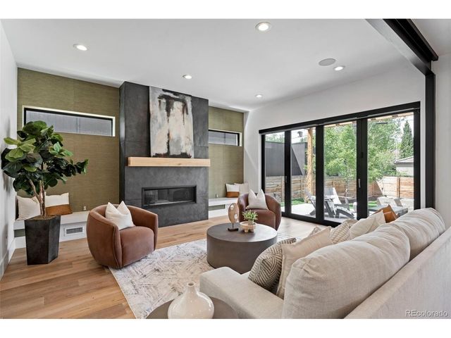 959 S Vine St, Denver, CO 80209