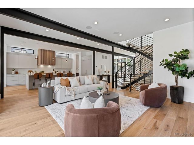 959 S Vine St, Denver, CO 80209
