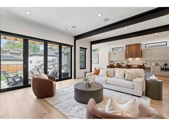 959 S Vine St, Denver, CO 80209
