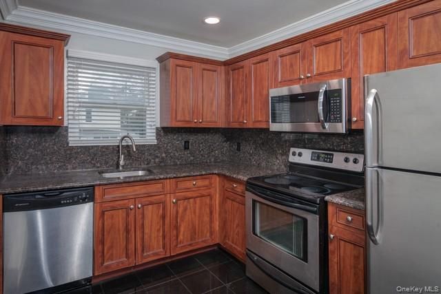 39 Elliot Place 39-5B, Smithtown, NY 11787