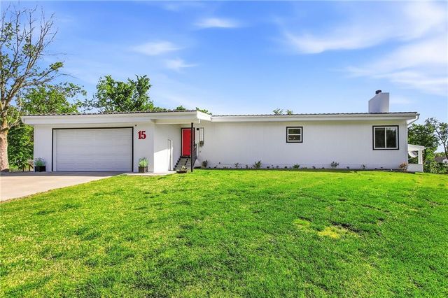 15 NE Johnson Street, Lee's Summit, MO 64063