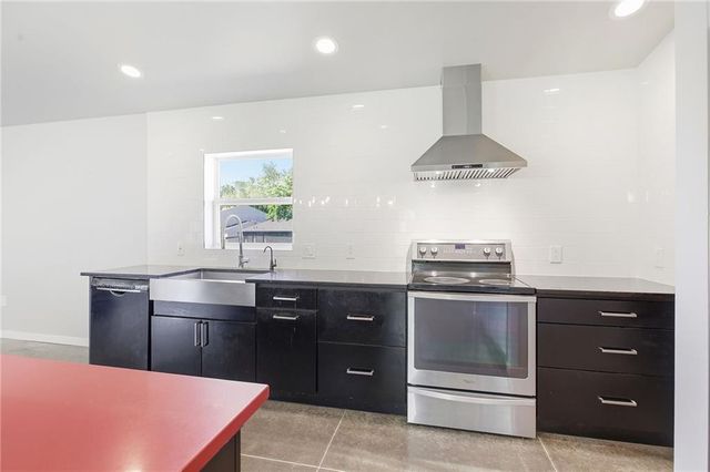 15 NE Johnson Street, Lee's Summit, MO 64063