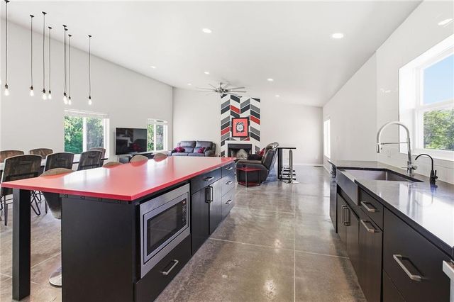 15 NE Johnson Street, Lee's Summit, MO 64063