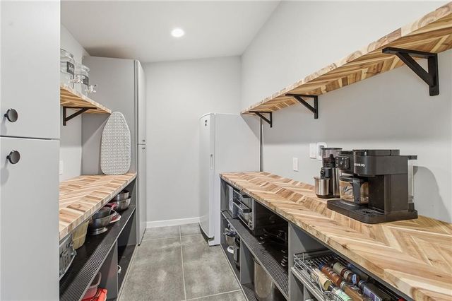 15 NE Johnson Street, Lee's Summit, MO 64063