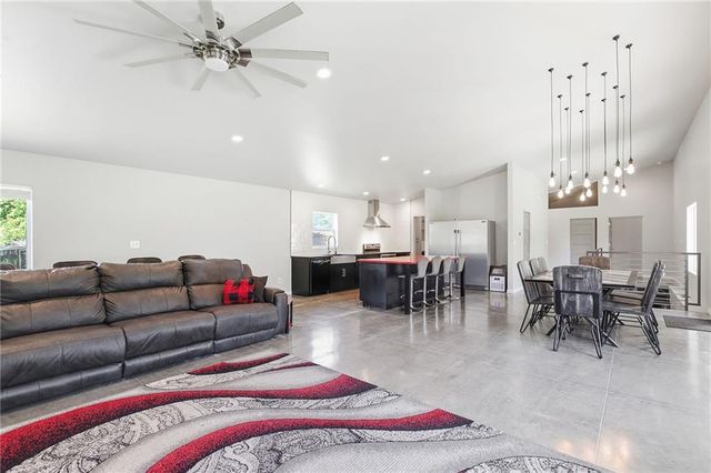15 NE Johnson Street, Lee's Summit, MO 64063