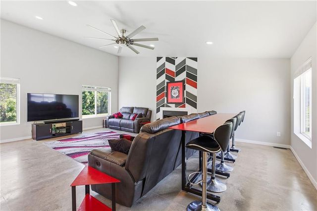 15 NE Johnson Street, Lee's Summit, MO 64063