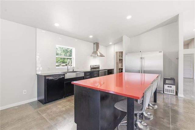 15 NE Johnson Street, Lee's Summit, MO 64063