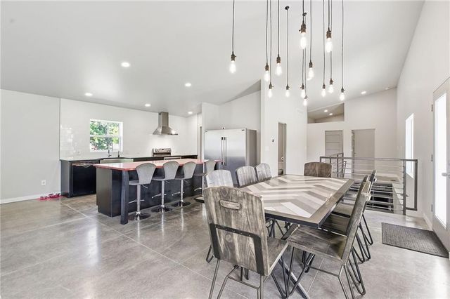15 NE Johnson Street, Lee's Summit, MO 64063